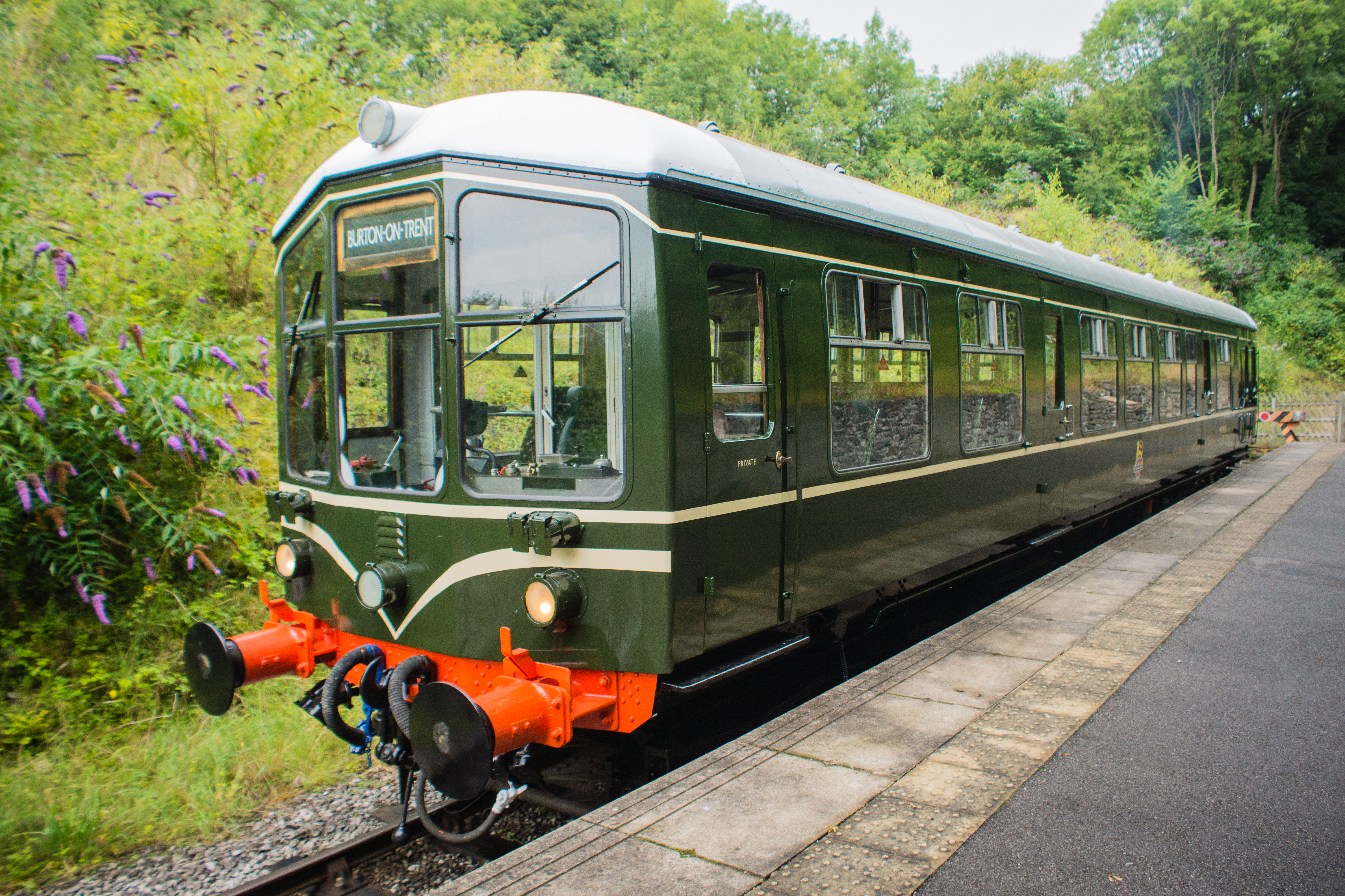 M79900 Iris stands at Ravenstor halt.